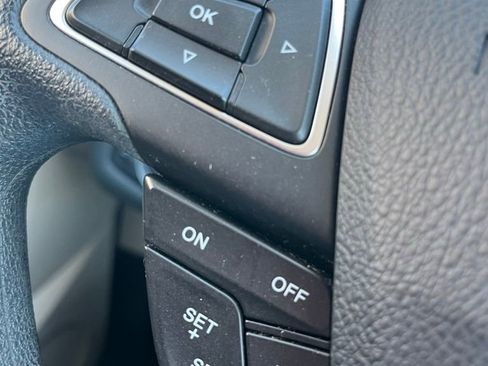 Used 2017 Ford Escape SE image 15