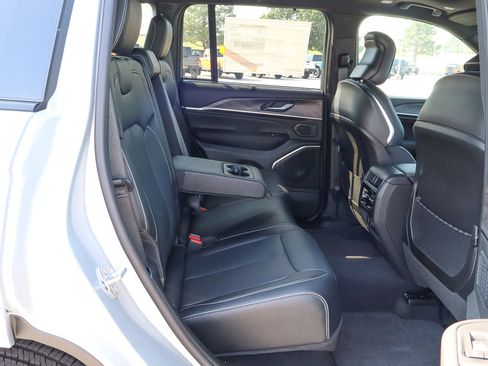 New 2025 Jeep Grand Cherokee Overland w/ Luxury Tech Group IV image 29