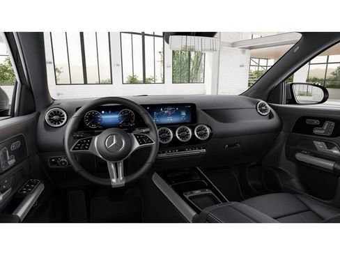 Used 2026 Mercedes-Benz GLA 250 4MATIC image 3