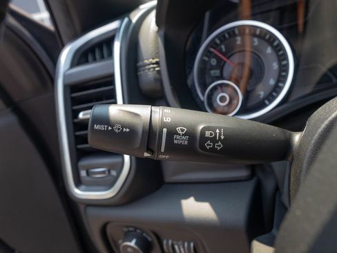 Used 2019 RAM 1500 Laramie AWD/4WD image 26