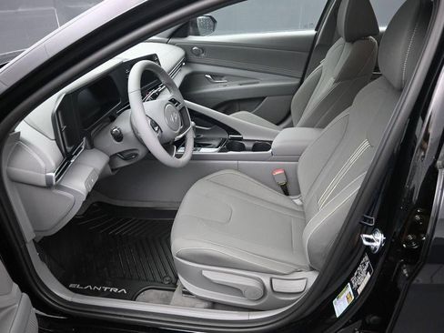 New 2026 Hyundai Elantra SEL Sport Premium FWD image 9