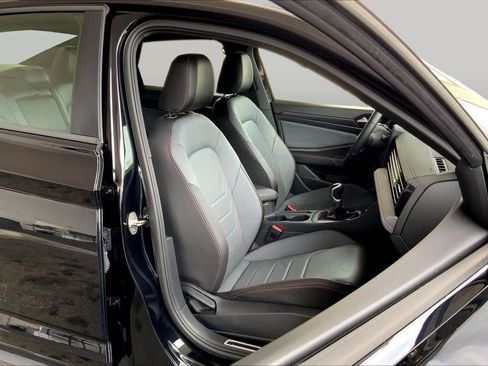 Used 2025 Volkswagen Jetta GLI Autobahn FWD image 9