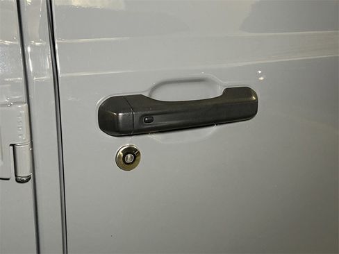 Used 2023 Jeep Wrangler Unlimited Rubicon w/ Steel Bumper Group image 8