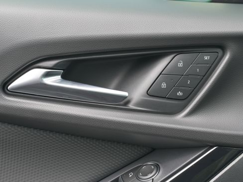 New 2026 Chevrolet Equinox RS w/ Convenience Package III FWD image 26