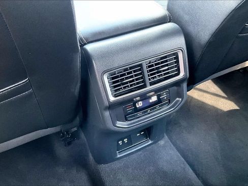 Used 2025 Volkswagen Atlas SE AWD/4WD image 24