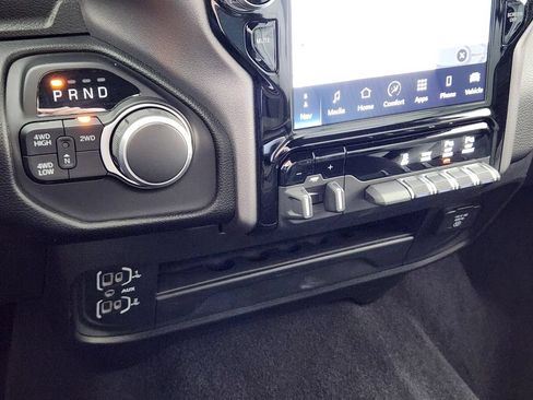Used 2024 RAM 2500 Big Horn w/ Safety Group AWD/4WD image 24