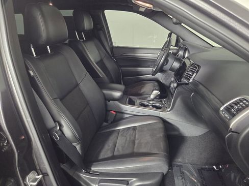 Used 2020 Jeep Grand Cherokee Laredo w/ Laredo X Package RWD image 32