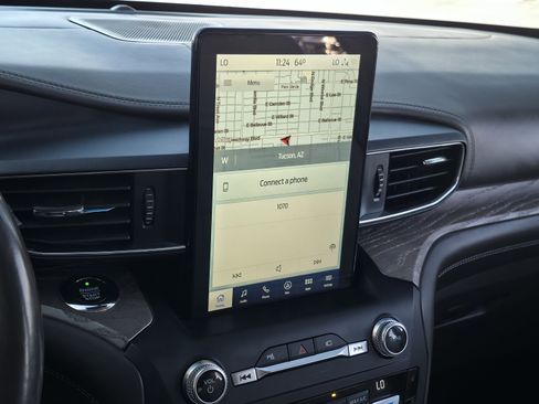 Used 2020 Ford Explorer Platinum w/ Premium Technology Package image 23