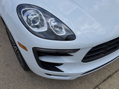 Used 2018 Porsche Macan Turbo AWD/4WD image 24