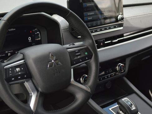 Used 2024 Mitsubishi Outlander SE FWD image 28