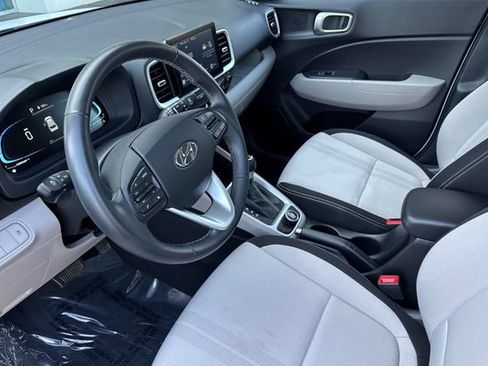 Used 2025 Hyundai Venue SEL FWD image 10
