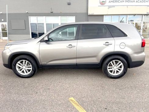 Used 2015 Kia Sorento LX image 4