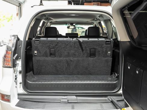 Used 2017 Lexus GX 460 Premium w/ Premium Package image 56