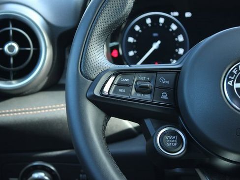 Used 2025 Alfa Romeo Tonale w/ Premium Package image 26