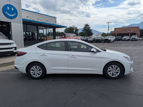 Used 2019 Hyundai Elantra SE w/ Cargo Package FWD image 2