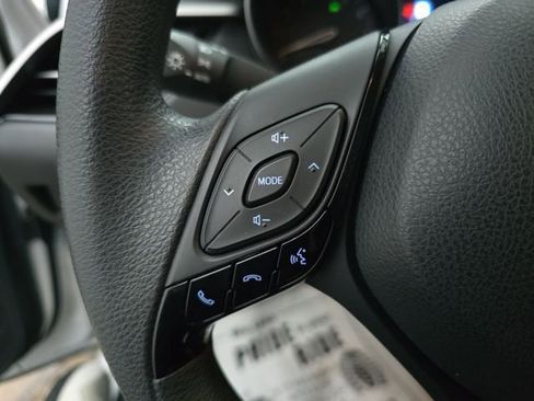 Used 2022 Toyota C-HR XLE image 31