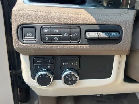 Used 2021 GMC Yukon Denali w/ Advanced Technology Package AWD/4WD image 26