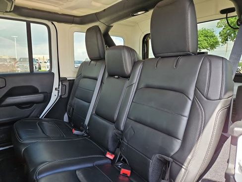 Used 2018 Jeep Wrangler Unlimited Sahara image 20