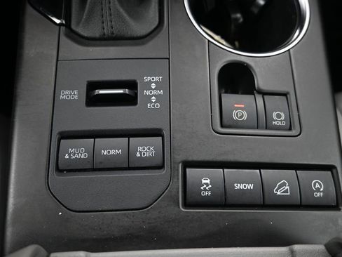 Used 2021 Toyota Highlander XLE AWD/4WD image 24