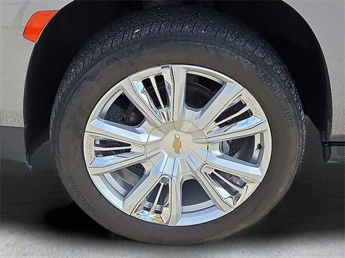 Certified 2022 Chevrolet Suburban High Country image 9