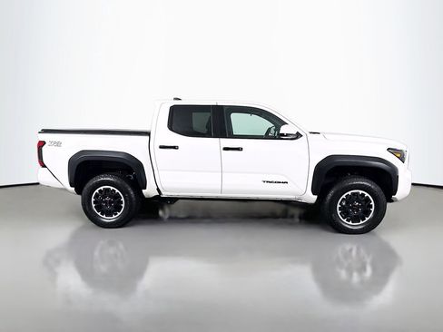 Certified 2025 Toyota Tacoma TRD Off-Road image 4