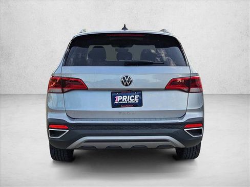 Used 2023 Volkswagen Taos SE w/ Panoramic Sunroof Package FWD image 6