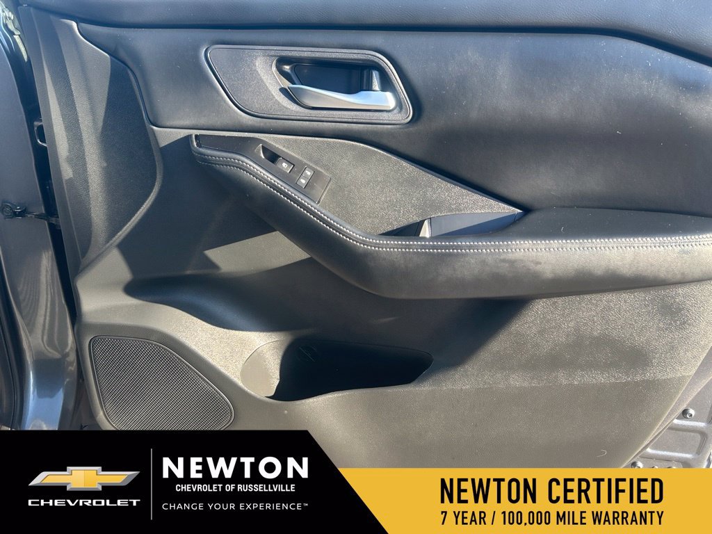 Used 2025 Nissan Rogue SV FWD image 23