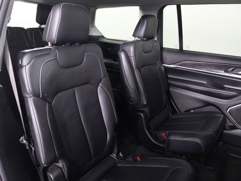 Used 2022 Jeep Grand Cherokee L Limited image 34