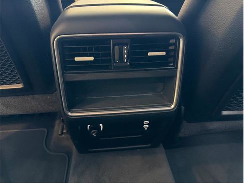 Used 2020 Porsche Cayenne AWD/4WD image 24