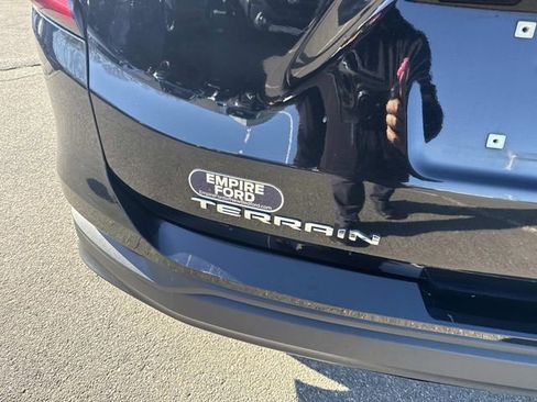 Used 2024 GMC Terrain SLE image 5