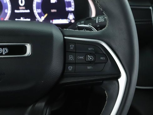 Used 2023 Jeep Grand Cherokee Altitude AWD/4WD image 10