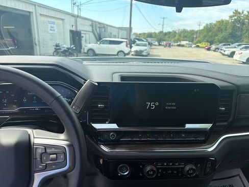 Used 2023 Chevrolet Silverado 1500 LT AWD/4WD image 21