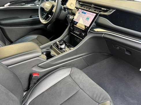 New 2023 Jeep Grand Cherokee Trailhawk w/ Advanced Protech Group II image 15