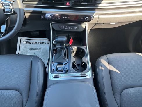 New 2025 Kia Carnival SX Prestige FWD image 13