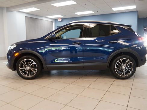 Used 2023 Buick Encore GX Essence FWD image 2