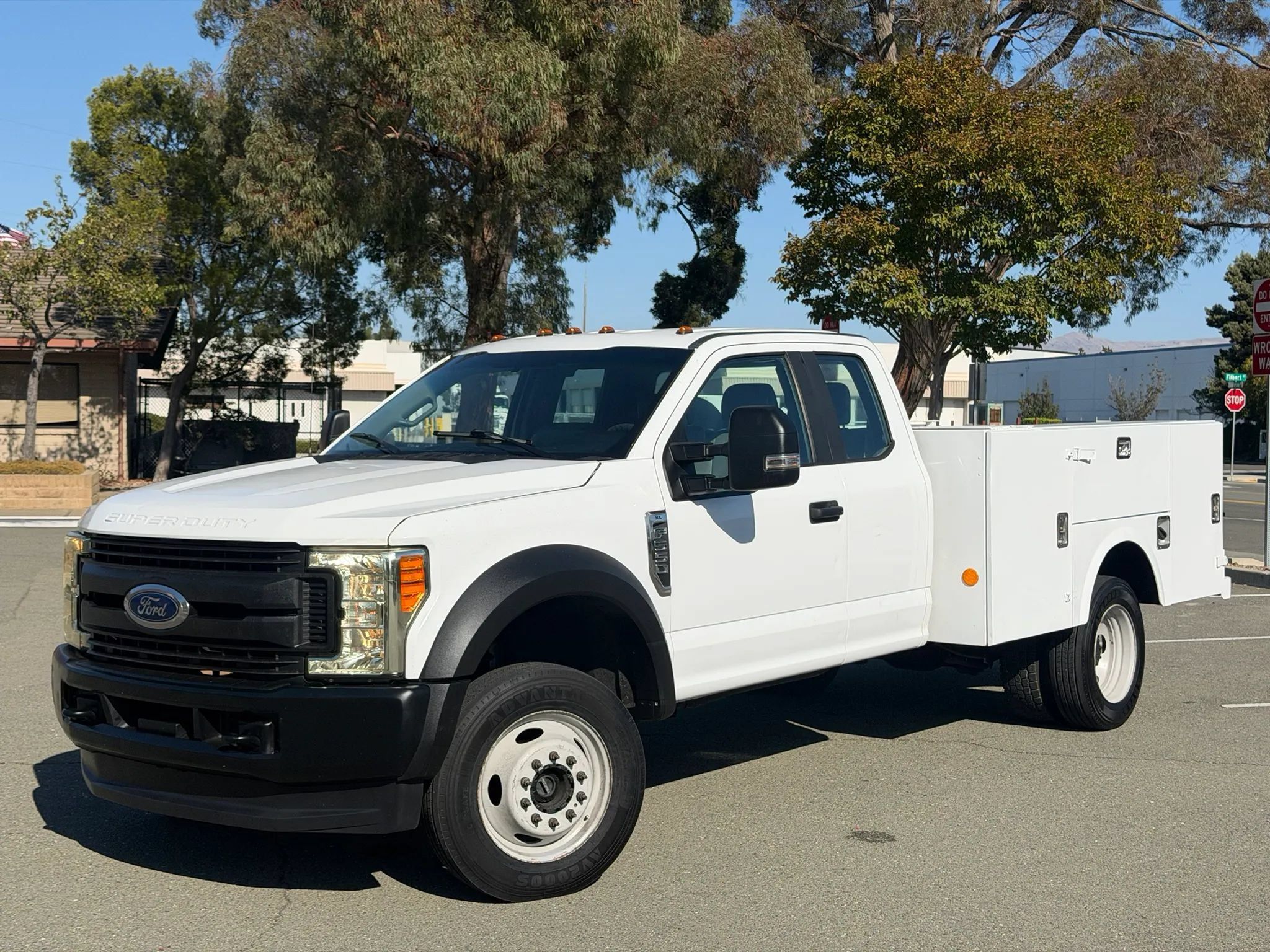 Used 2017 Ford F550 4x4 SuperCab Super Duty w/ Power Equipment Group image 1
