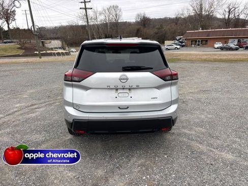 Used 2024 Nissan Rogue S image 5