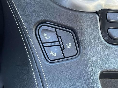 Used 2019 GMC Yukon SLT w/ Graphite Performance Edition image 32