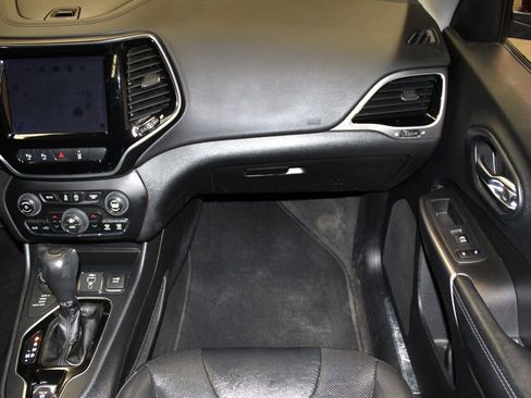 Used 2020 Jeep Cherokee Limited w/ Technology Group image 32