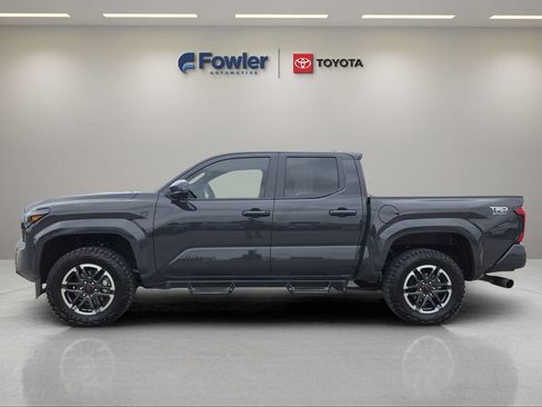 Certified 2025 Toyota Tacoma TRD Sport AWD/4WD image 4