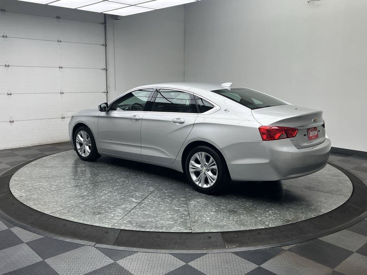 Used 2015 Chevrolet Impala LT w/ Convenience Package FWD image 2