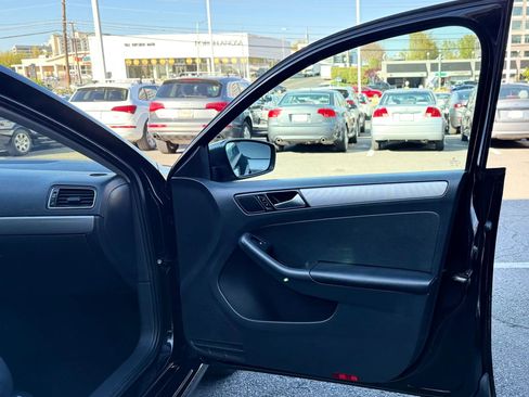 Used 2015 Volkswagen Jetta SE FWD image 30