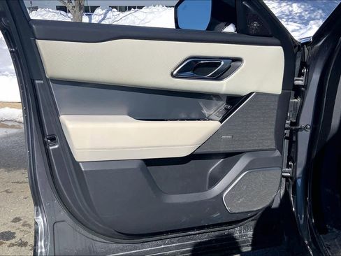Used 2018 Land Rover Range Rover Velar R-Dynamic SE image 22