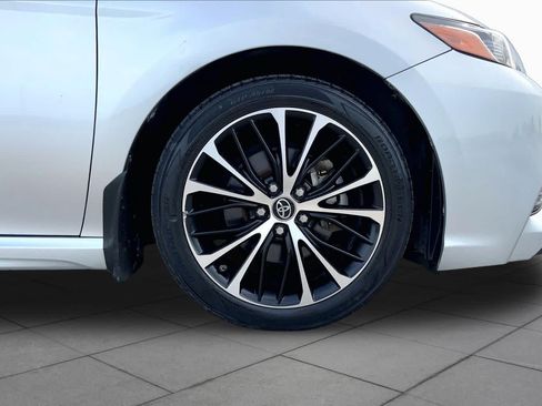 Used 2018 Toyota Camry SE w/ Convenience Package FWD image 11