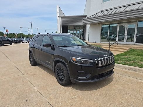 Used 2021 Jeep Cherokee Latitude FWD image 1