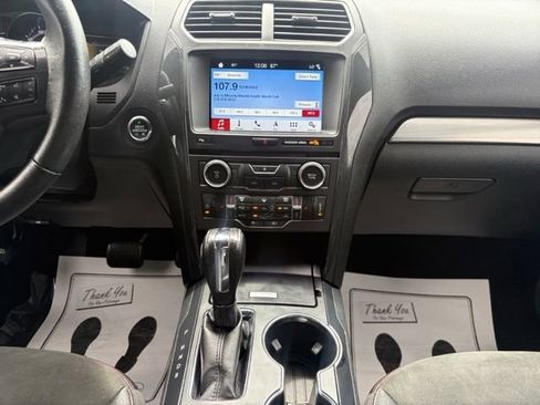 Used 2018 Ford Explorer XLT w/ Equipment Group 202A FWD image 11