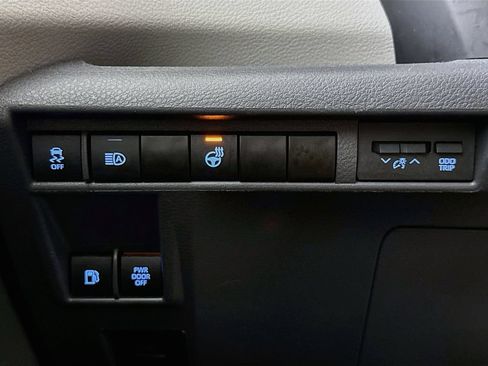 Used 2023 Toyota Sienna LE FWD image 12