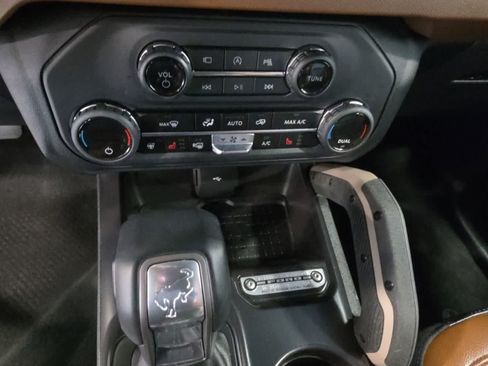 Used 2024 Ford Bronco Outer Banks AWD/4WD image 24