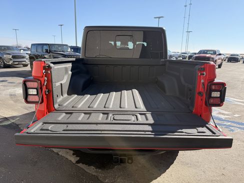 Used 2024 Jeep Gladiator Sport image 24