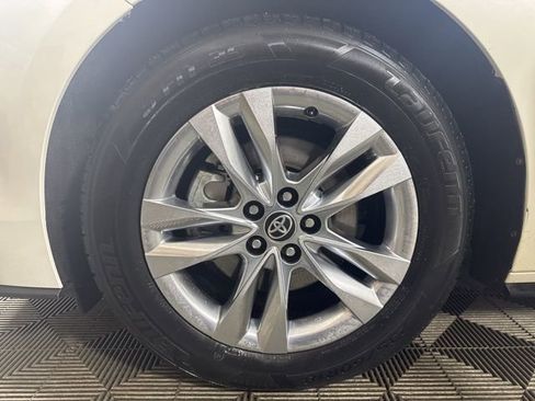 Used 2021 Toyota Sienna Limited image 10